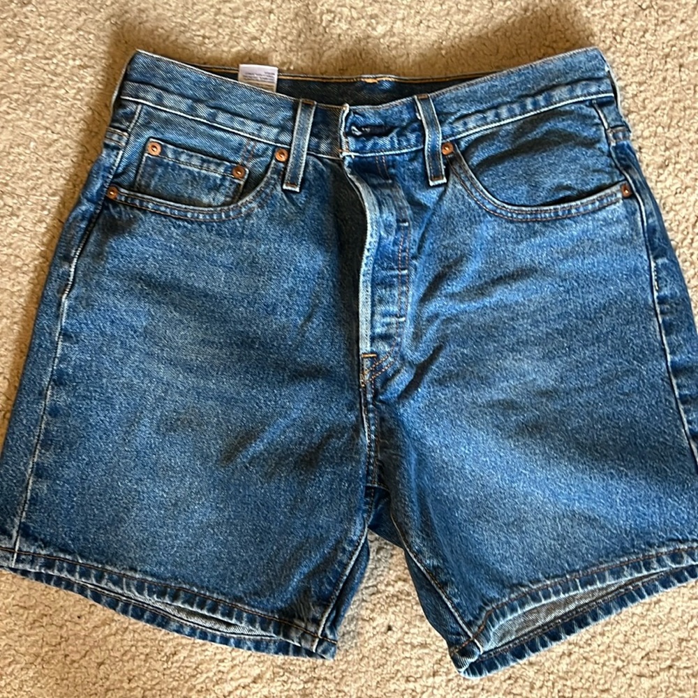 Levi 501 mid thigh short 29